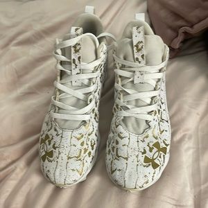 UNDER ARMOUR - MENS SPOTLIGHT SUEDE FRANCHISE CLEATS